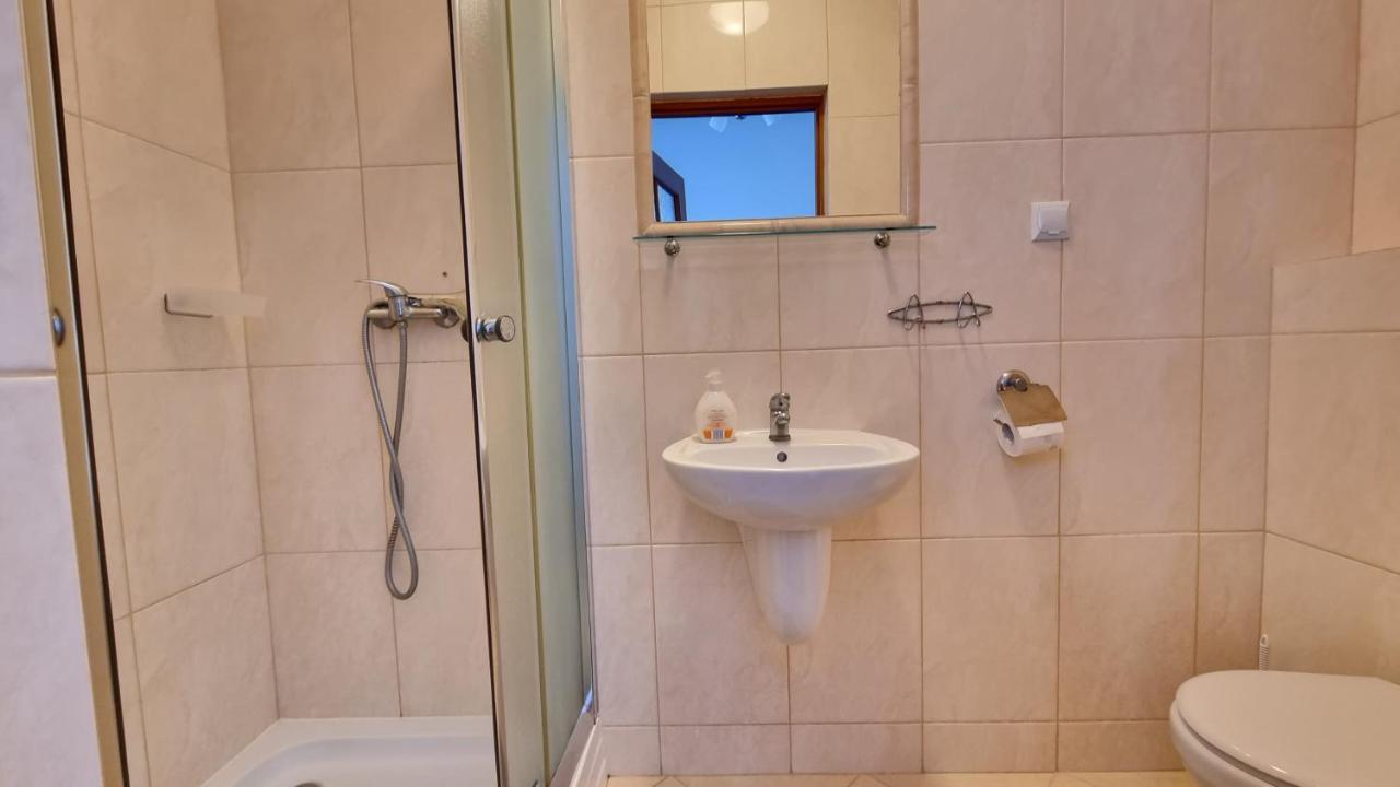 Pokoje Arka Międzywodzie Habitación foto